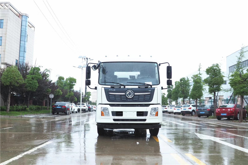 東風天龍后八輪20噸噴霧車，國六綠化噴灑車